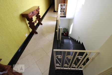 Casa à venda com 285m², 4 quartos e 2 vagasEscada 