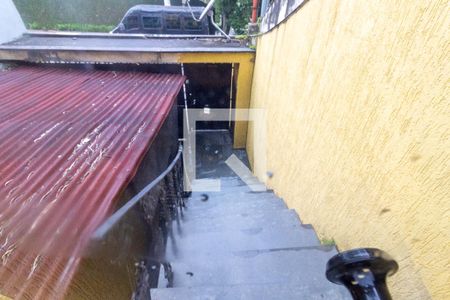 Casa à venda com 170m², 3 quartos e 2 vagasEscada