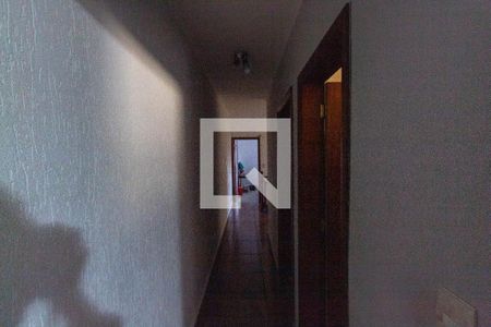 Casa à venda com 170m², 3 quartos e 2 vagasCorredor