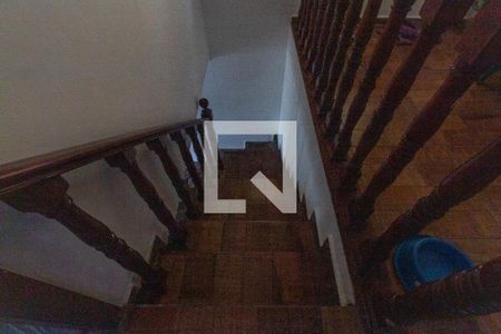 Casa à venda com 170m², 3 quartos e 2 vagasEscada