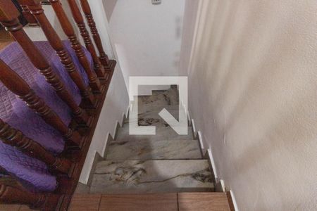 Casa à venda com 170m², 3 quartos e 2 vagasEscada