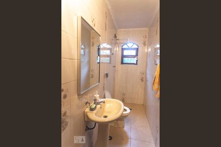 Casa à venda com 530m², 4 quartos e 8 vagasBanheiro de serviço