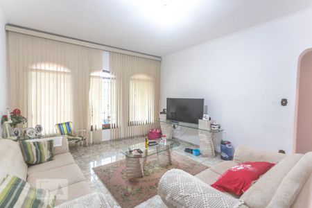 Casa à venda com 530m², 4 quartos e 8 vagasSala de estar 03