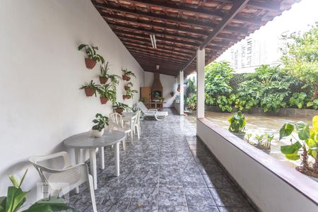 Casa à venda com 530m², 4 quartos e 8 vagasQuintal