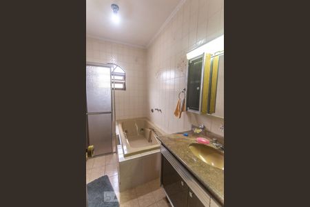 Casa à venda com 530m², 4 quartos e 8 vagasBanheiro suíte 02