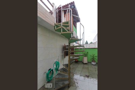 Casa à venda com 200m², 3 quartos e 5 vagas Casa à venda com 200m², 3 quartos e 5 vagasQuintal