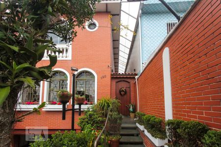 Casa à venda com 200m², 3 quartos e 5 vagas Casa à venda com 200m², 3 quartos e 5 vagasFachada