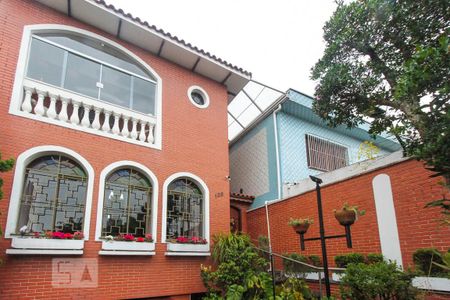 Casa à venda com 200m², 3 quartos e 5 vagas Casa à venda com 200m², 3 quartos e 5 vagasFachada