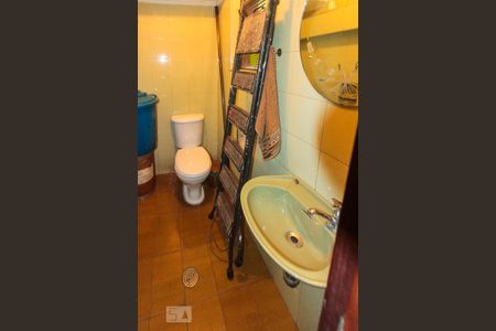 Casa à venda com 200m², 3 quartos e 5 vagas Casa à venda com 200m², 3 quartos e 5 vagasBanheiro de Serviço