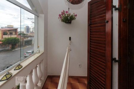 Casa à venda com 200m², 3 quartos e 5 vagas Casa à venda com 200m², 3 quartos e 5 vagasvaranda