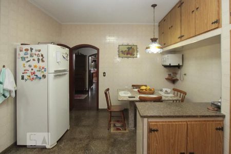 Casa à venda com 200m², 3 quartos e 5 vagas Casa à venda com 200m², 3 quartos e 5 vagasCozinha