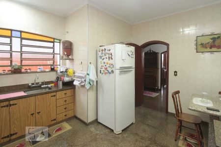 Casa à venda com 200m², 3 quartos e 5 vagas Casa à venda com 200m², 3 quartos e 5 vagasCozinha