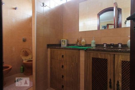 Casa à venda com 200m², 3 quartos e 5 vagas Casa à venda com 200m², 3 quartos e 5 vagasBanheiro da Suite