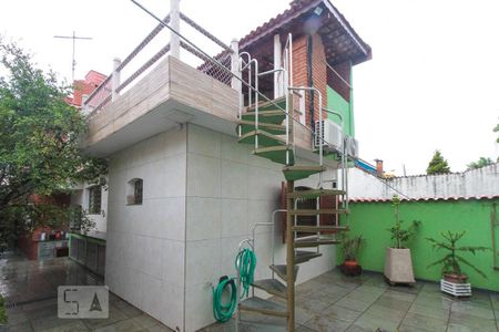 Casa à venda com 200m², 3 quartos e 5 vagas Casa à venda com 200m², 3 quartos e 5 vagasQuintal
