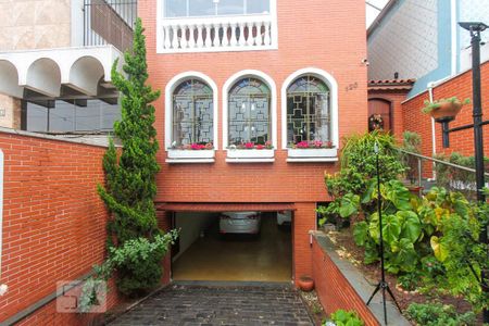 Casa à venda com 200m², 3 quartos e 5 vagas Casa à venda com 200m², 3 quartos e 5 vagasFachada