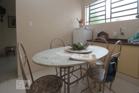 Casa à venda com 200m², 3 quartos e 5 vagas Casa à venda com 200m², 3 quartos e 5 vagasCozinha da Edícula