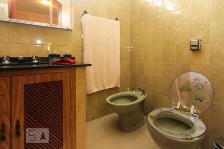 Casa à venda com 200m², 3 quartos e 5 vagas Casa à venda com 200m², 3 quartos e 5 vagasBanheiro Social