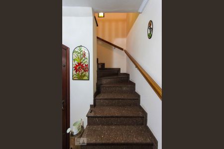 Casa à venda com 200m², 3 quartos e 5 vagas Casa à venda com 200m², 3 quartos e 5 vagasescada