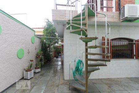 Casa à venda com 200m², 3 quartos e 5 vagas Casa à venda com 200m², 3 quartos e 5 vagasQuintal