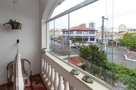 Casa à venda com 200m², 3 quartos e 5 vagas Casa à venda com 200m², 3 quartos e 5 vagasvaranda