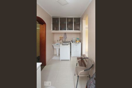 Casa à venda com 200m², 3 quartos e 5 vagas Casa à venda com 200m², 3 quartos e 5 vagasÁrea de Serviço