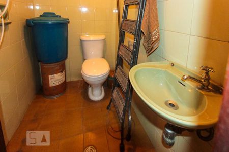 Casa à venda com 200m², 3 quartos e 5 vagas Casa à venda com 200m², 3 quartos e 5 vagasBanheiro de Serviço