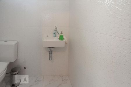 Casa à venda com 200m², 3 quartos e 5 vagas Casa à venda com 200m², 3 quartos e 5 vagasBanheiro da Suite da Aedicula