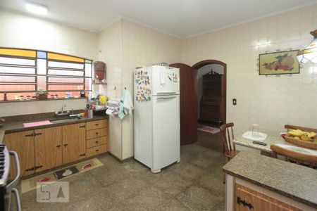 Casa à venda com 200m², 3 quartos e 5 vagas Casa à venda com 200m², 3 quartos e 5 vagasCozinha