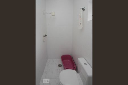 Casa à venda com 200m², 3 quartos e 5 vagas Casa à venda com 200m², 3 quartos e 5 vagasBanheiro da Suite da Aedicula