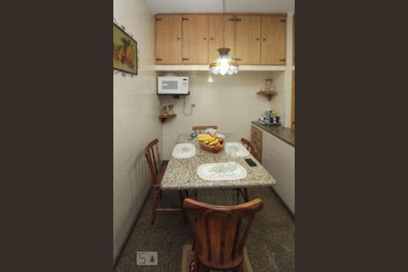 Casa à venda com 200m², 3 quartos e 5 vagas Casa à venda com 200m², 3 quartos e 5 vagasCozinha