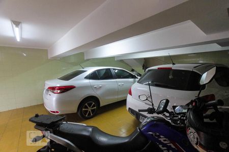 Casa à venda com 200m², 3 quartos e 5 vagas Casa à venda com 200m², 3 quartos e 5 vagasGaragem