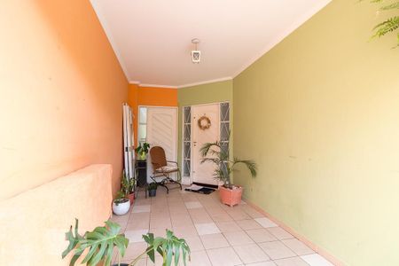 Casa à venda com 183m², 3 quartos e 3 vagasEntrada da casa