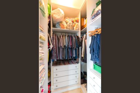 Casa à venda com 183m², 3 quartos e 3 vagasCloset quarto 2 suíte