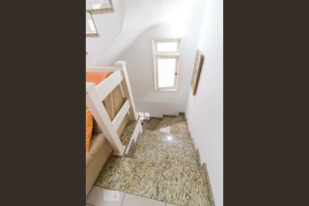 Casa à venda com 183m², 3 quartos e 3 vagasEscadas