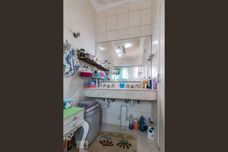 Casa à venda com 183m², 3 quartos e 3 vagasBanheiro quarto 2 suíte