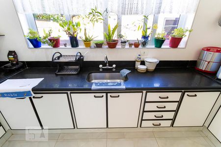 Casa à venda com 260m², 5 quartos e 2 vagas Casa à venda com 260m², 5 quartos e 2 vagasCozinha