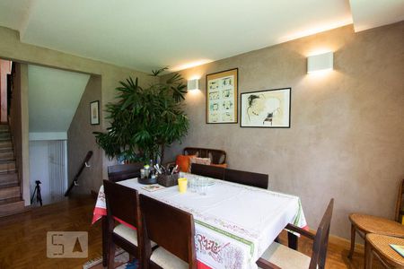 Casa à venda com 400m², 4 quartos e 2 vagas Casa à venda com 400m², 4 quartos e 2 vagasSala