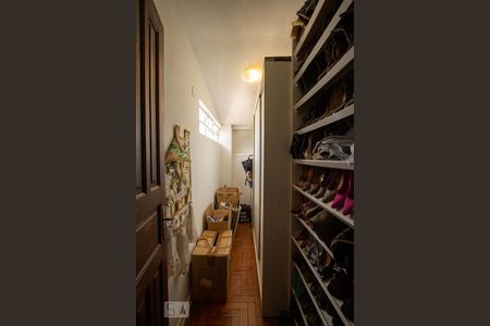 Casa à venda com 400m², 4 quartos e 2 vagas Casa à venda com 400m², 4 quartos e 2 vagasCloset do Quarto 2