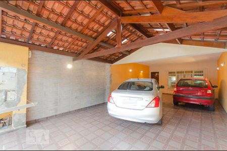 Casa à venda com 258m², 4 quartos e 4 vagas Casa à venda com 258m², 4 quartos e 4 vagasGaragem
