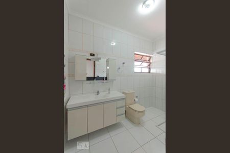 Casa à venda com 258m², 4 quartos e 4 vagas Casa à venda com 258m², 4 quartos e 4 vagasBanheiro Suíte