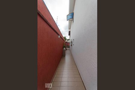 Casa à venda com 258m², 4 quartos e 4 vagas Casa à venda com 258m², 4 quartos e 4 vagasCorredor Lateral