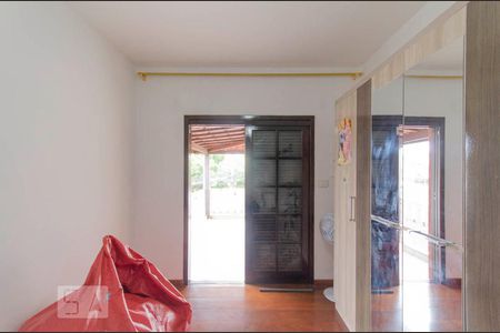 Casa à venda com 258m², 4 quartos e 4 vagas Casa à venda com 258m², 4 quartos e 4 vagasQuarto 1