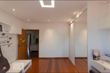 Casa à venda com 258m², 4 quartos e 4 vagas Casa à venda com 258m², 4 quartos e 4 vagasQuarto 3