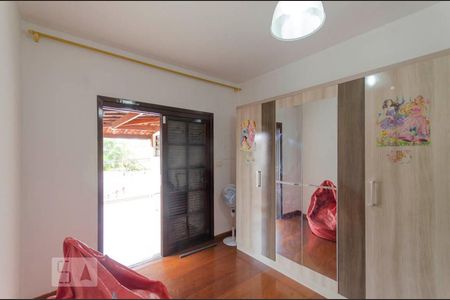Casa à venda com 258m², 4 quartos e 4 vagas Casa à venda com 258m², 4 quartos e 4 vagasQuarto 1
