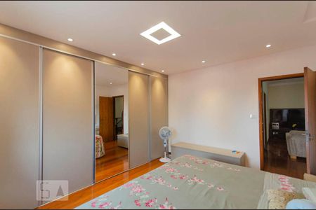 Casa à venda com 258m², 4 quartos e 4 vagas Casa à venda com 258m², 4 quartos e 4 vagasQuarto 2