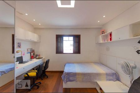 Casa à venda com 258m², 4 quartos e 4 vagas Casa à venda com 258m², 4 quartos e 4 vagasQuarto 3