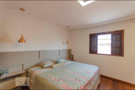 Casa à venda com 258m², 4 quartos e 4 vagas Casa à venda com 258m², 4 quartos e 4 vagasQuarto 2