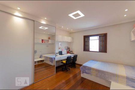 Casa à venda com 258m², 4 quartos e 4 vagas Casa à venda com 258m², 4 quartos e 4 vagasQuarto 3