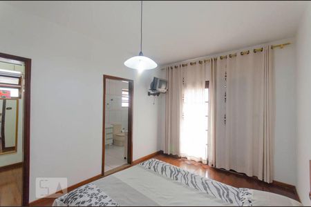 Casa à venda com 258m², 4 quartos e 4 vagas Casa à venda com 258m², 4 quartos e 4 vagasSuíte
