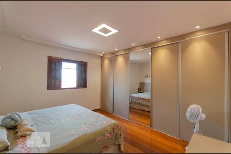 Casa à venda com 258m², 4 quartos e 4 vagas Casa à venda com 258m², 4 quartos e 4 vagasQuarto 2